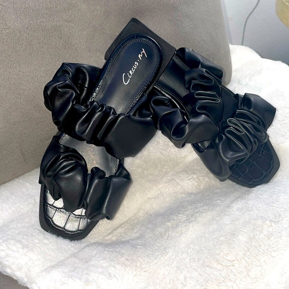 Circus by Sam Edelman Shoes - NEW  without Box Circus by Sam Edelman Women's Iggy Ruched Slide Sandals